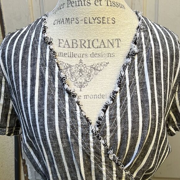 SUSINA, BALCK AND WHITE STRIPPED DRESS. Size M - Picture 2 of 7